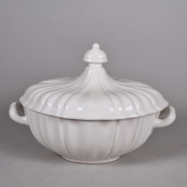 Zuppiera in ceramica bianca fatta a mano – modello storico decorativo